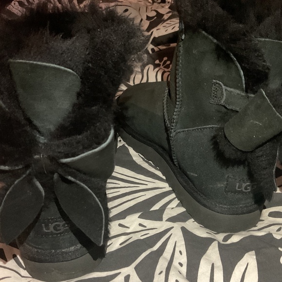 UGG Women's Black Boots with Suede Exterior - Picture 4 of 10